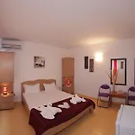 Panos Gasthuis Două Mai