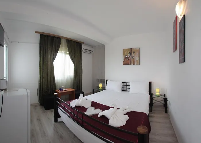 Panos 招待所 多亚马伊