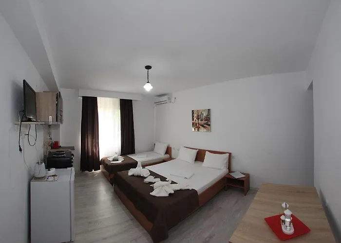 Panos 招待所 多亚马伊