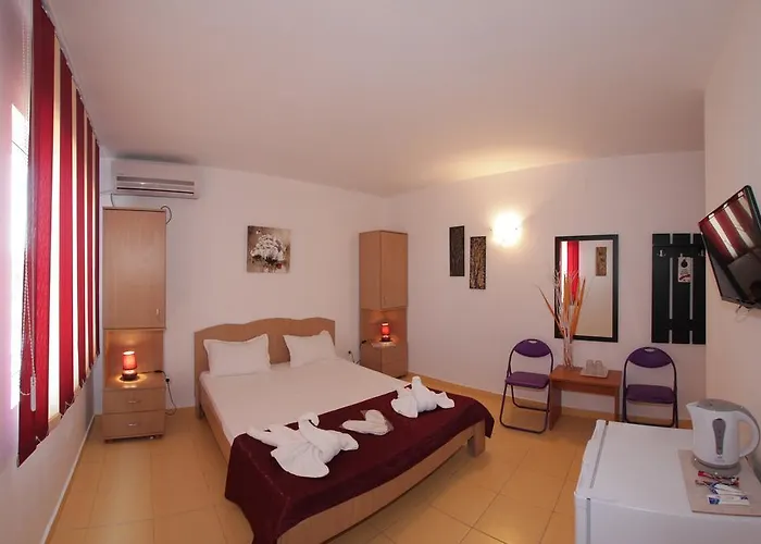 Panos 招待所 多亚马伊