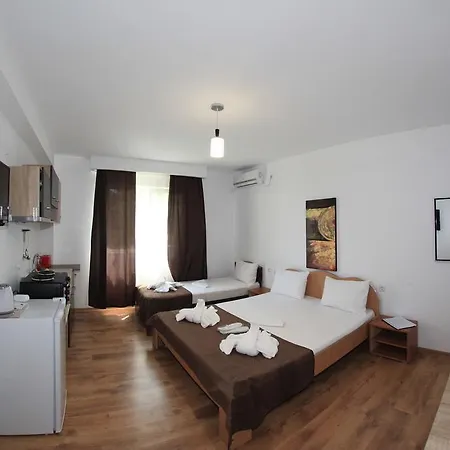 Panos Guest house 3*