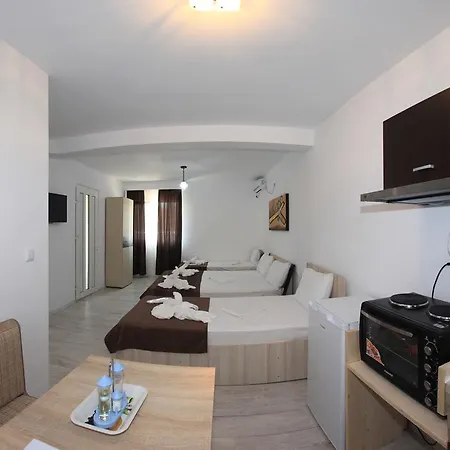 بيت ضيافة Panos